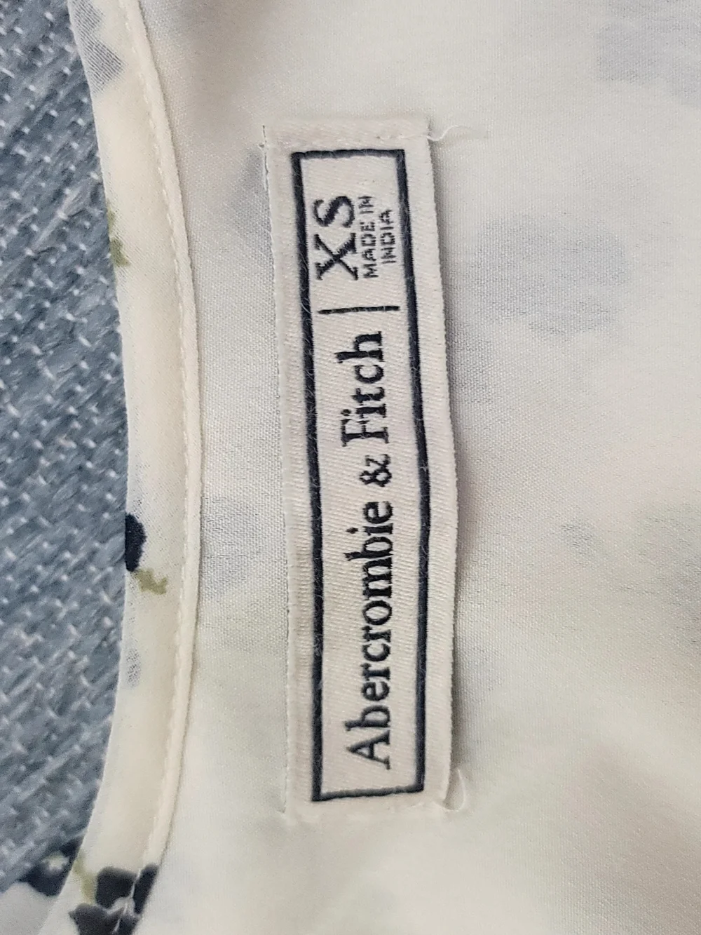 Abercrombie & Fitch flowy cream